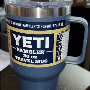 Yeti Rambler 30 oz Travel Mug - Navy